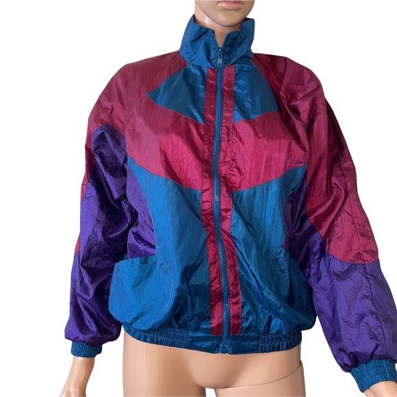 Sunterra Jackets & Blazers - 80's/90's Nylon vintage zip up windbreaker, fits woman xs